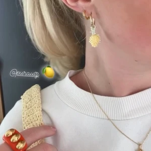 Örhängen, handgjorda citroner  - Super fina örhängen köpta från en hemsida som heter Purautz. Man köper bara berlocken så örhängena är ganska dyra för det men även att dem är handgjorda. 