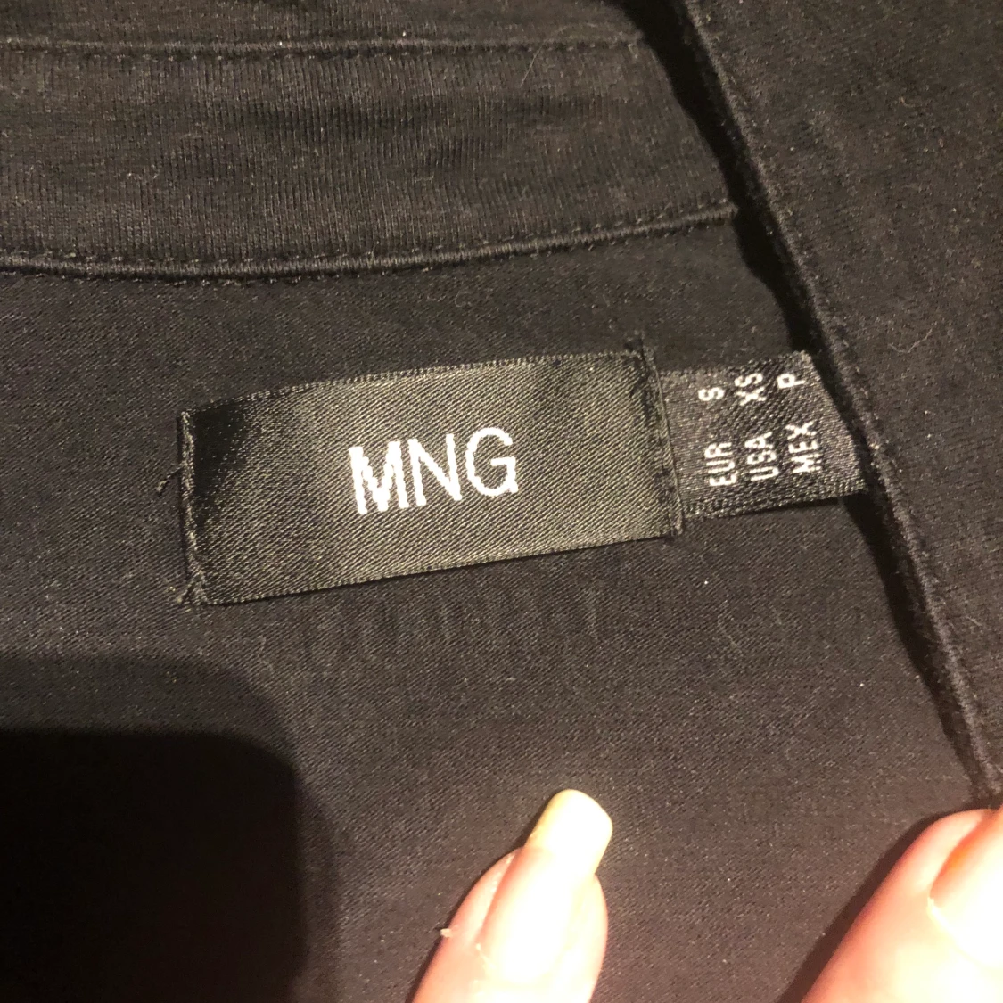 Svart tröja med rosa text xs - 91