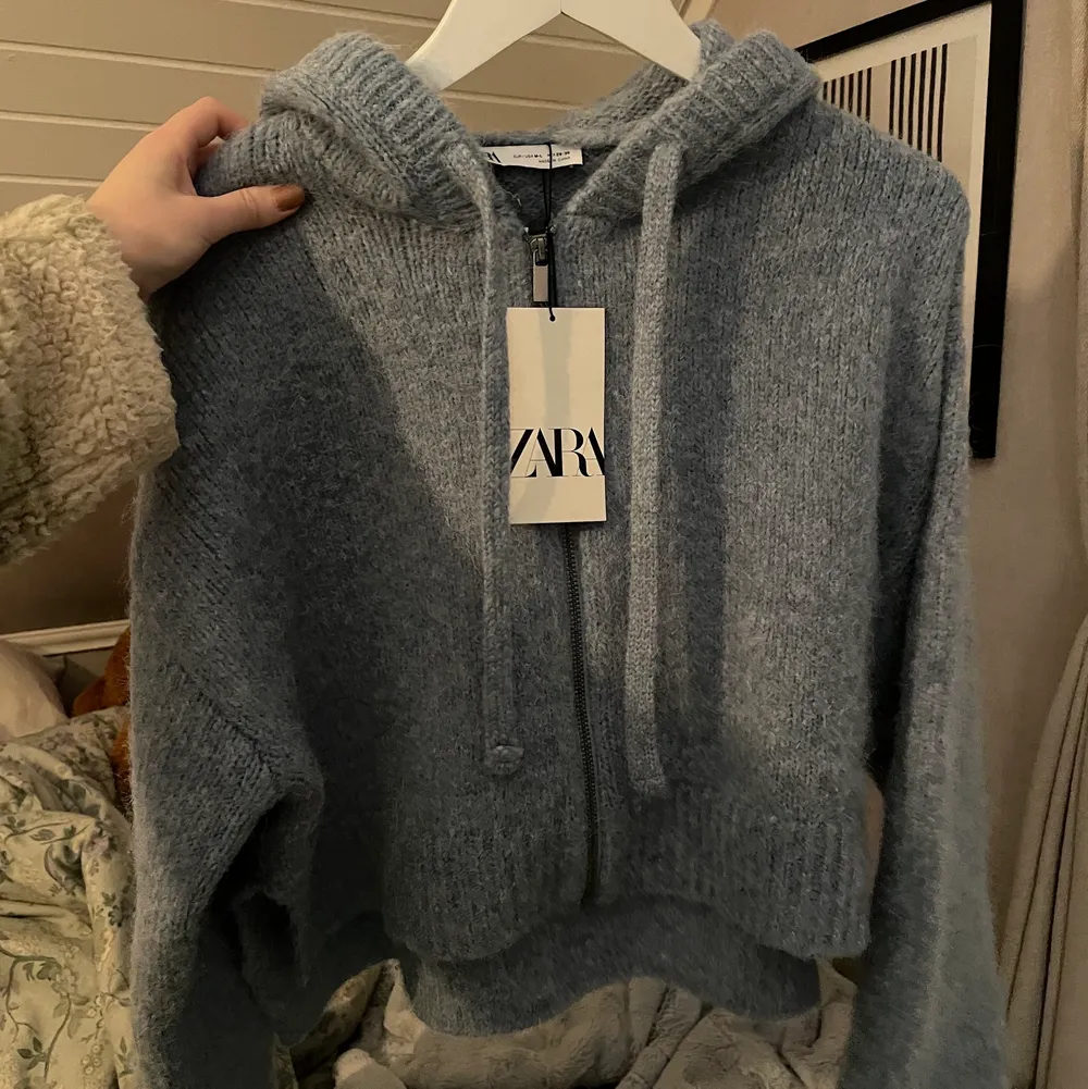 Helt ny tröja från zara! Köpt för 399kr. Finns inte kvar på hemsidan. Köpare står för frakt 💓. Stickat.