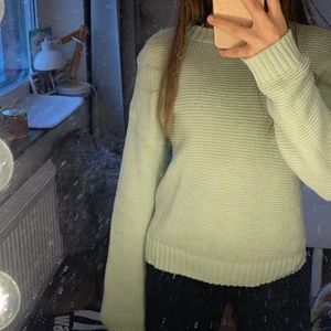 ❗️INTRESSEKOLL❗️ - Tänkte kolla om det finns något intresse på denna stickade mint grön tröja💕Den är i jätte fint skick!