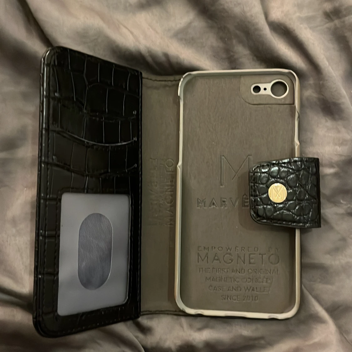 Två mobilskal o ett kort skal  - 91