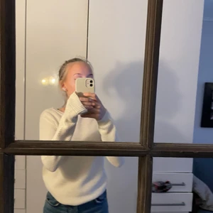 Vit stickad tröja  - Oanvänd fin vit tröja💖 säljer för den inte riktigt är min stil längre!
