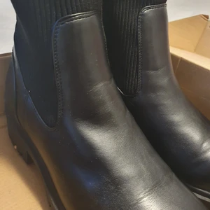 Size 40/41 - Gorgeous and trendy boot