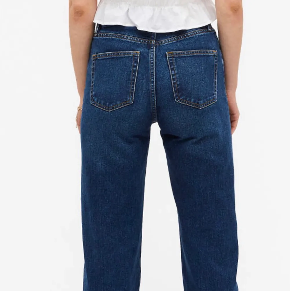säljer mina yoko jeans ifrån monki i färgen washed indigo då dom blivit för korta för mig. . Jeans & Byxor.