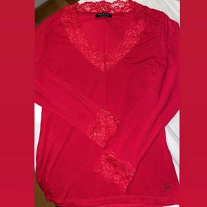 Röd tröja❤️‍🔥 - Jätte fin, säljer dock för att den inte kommer till andvändning 