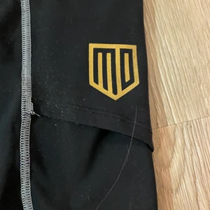 Ridbyxor  - Säljer ett par ridbyxor köpta för 799kr. Fint skick fortfarande ganska bra fäste. 