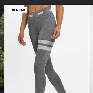 Stronger - Nya stronger träningsbyxor! SJUKT sköna och jätte bra passform, högmidjade! Använda Max 3 gånger, Storlek: M men passar även S. Nypris: 699kr                                                     Mitt pris: 389kr                                                   Kom privat för mer frågor osv🥰  (är öppen för prutning) 