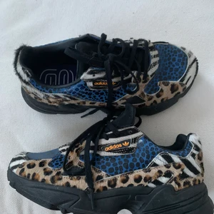 Adidas falcone - Adidas falcone storlek 37. Använd 1 gång