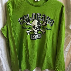 T-shirt - Barn-tröja, finns att hämta upp i Stockholm, Hökarängen.                                                         Kontant eller swish👍