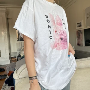 Urban outfitters T-shirt  - Ascool oversize T-shirt från Urban outfitters. Använd ca 2 gånger.