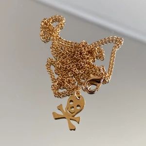 Handgjort halsband  - GRATIS FRAKT❤️ @bladhsmycken på Instagram 