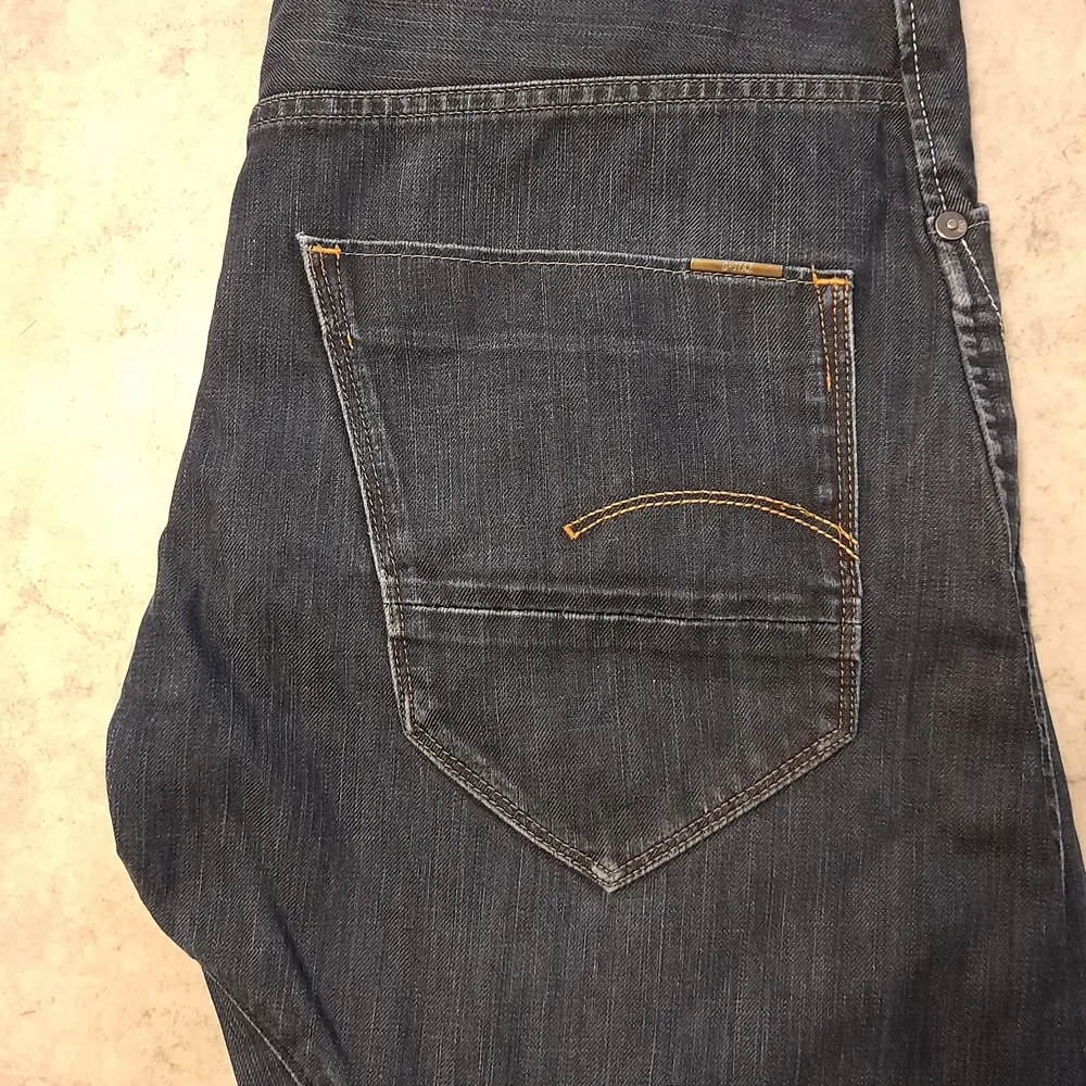Ett par G-star Raw twisted jeans. Street look och extremt sköna. Inga defekter. Vanligtvis slitage. Se bilder och avgör.. Jeans & Byxor.