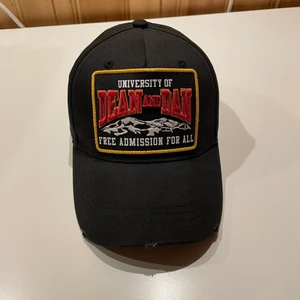 Dsquared keps  - Dsquared keps, anvättns max 10 gånger, cond 9/10, köpt från Farfetch