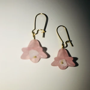 Handgjorda örhängen, No.6 ! - Handgjorda örhängen av mig! Tar även beställningar, bara att höra av sig! 