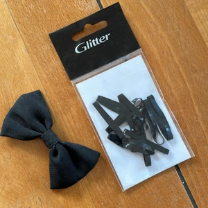 Hårpaket. Rosettklämma & gummiband.  - Jättefint set. Helt nytt! 