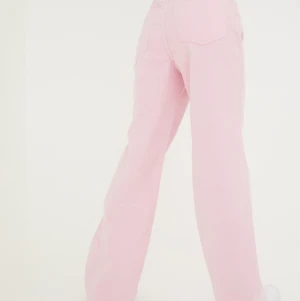 Rosa byxor  - Jättefina manchesterbyxor i storlek S/32. Helt nya med lapparna kvar! 