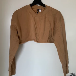 Brun croppad tröja - Brown/beige cropped sweater, strl L men passar snarare S/M