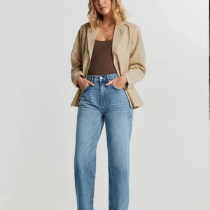 BYTA - Hej! Har ett par 90s High waist jeans i st 38 som jag skulle vilja byta till 36 or :) byxorna e använda 3-8 gånger så ganska nya