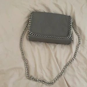 Stella McCartney- inspirerad väska grå - Grå väska av märket Tiamo