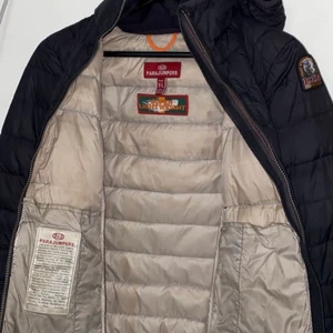 Parajumper  - Kommer aldrig till användning helt felfri storlek S marinblå