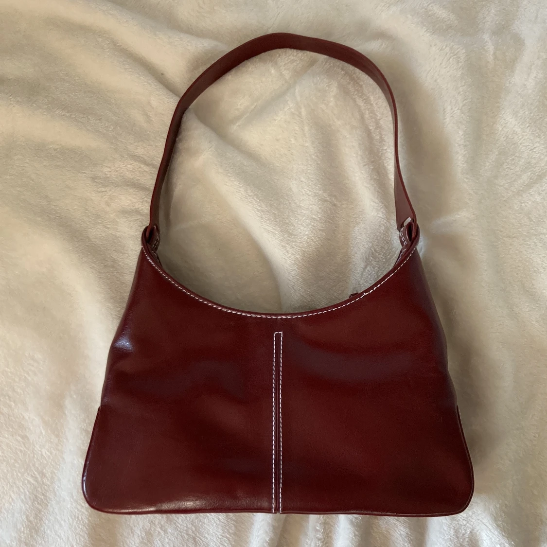 Vinröd handväska