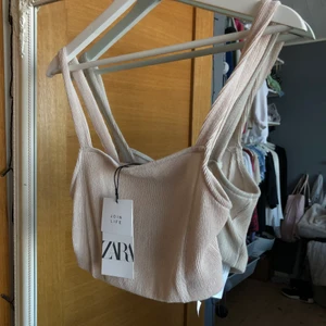 Zara linne - Oanvänt zara linne, otroligt skönt men lite för stor för mig tyvärr.