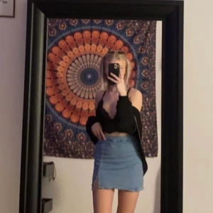 Jenas kjol från bik bok st S - Jätte fin jenas kjol från bik bok köpt iår men den har blivit för liten, köpt för ja tror 350 är inte riktigt säker köparen står för frakten (de är ett sårbart paket) 