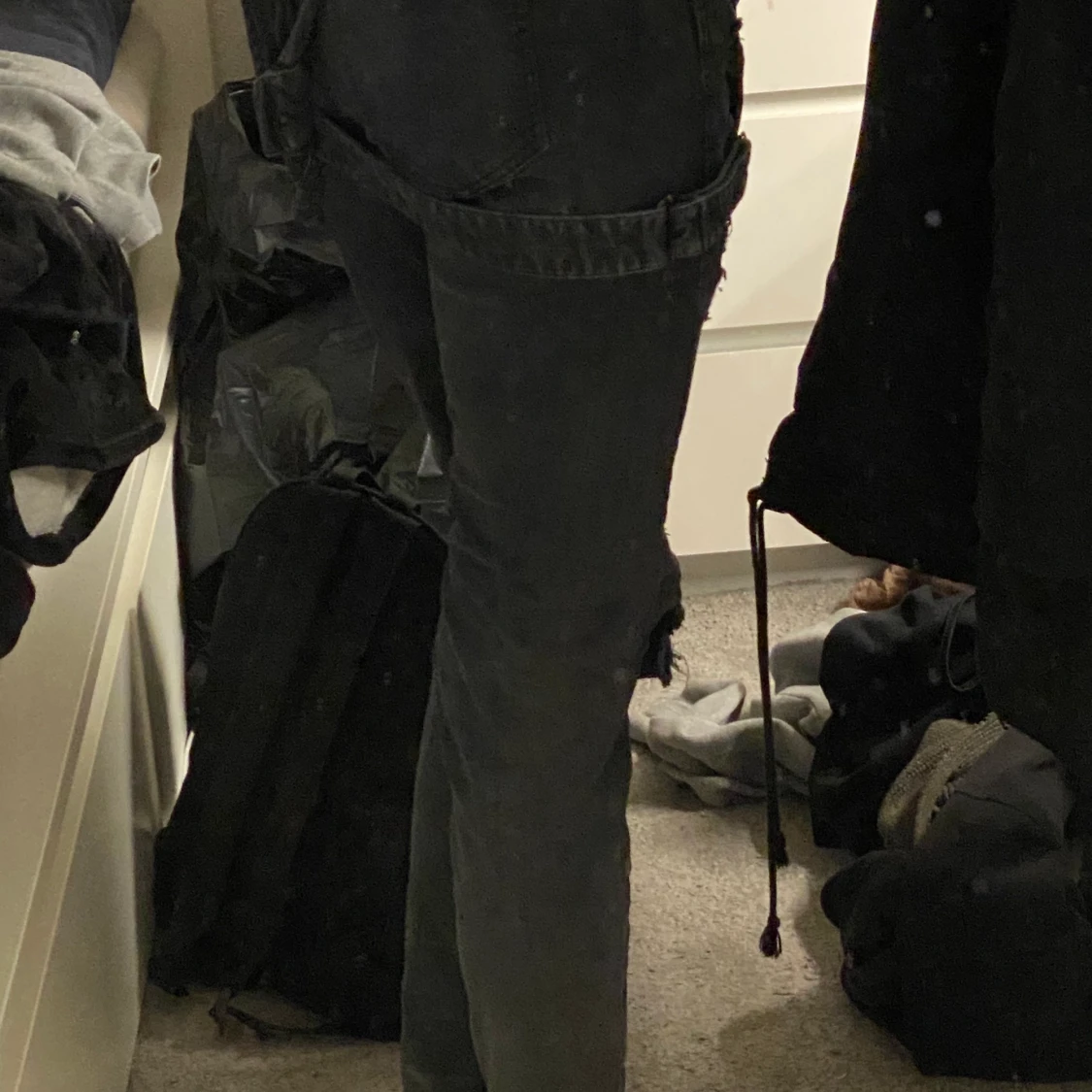 Svarta hängslebyxor - 90