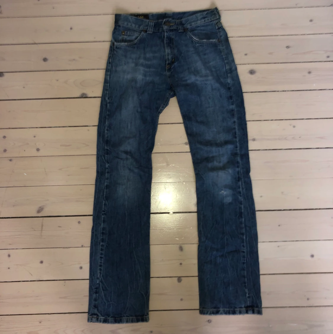 Blåa bootcutjeans