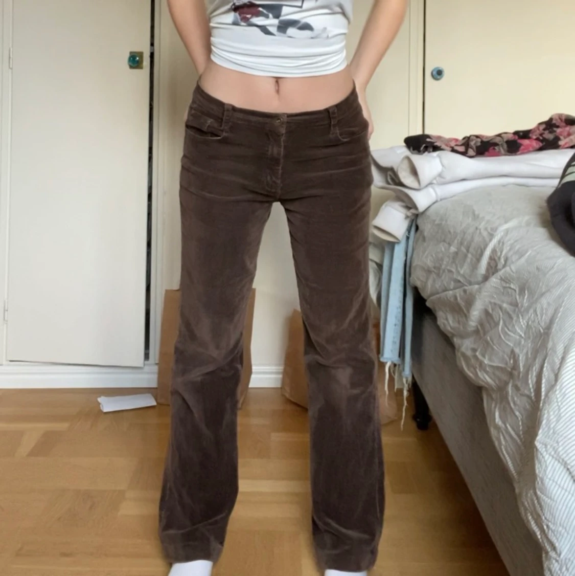 Bruna lågmidjade byxor🪐