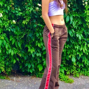 INTRESSEKOLL PUMA BYXOR - INTRESSEKOLL!!!! Jag funderar på att sälja dessa snygga low waisted vintage puma byxor från beyond retro! Säljer endast för bra pris!💗