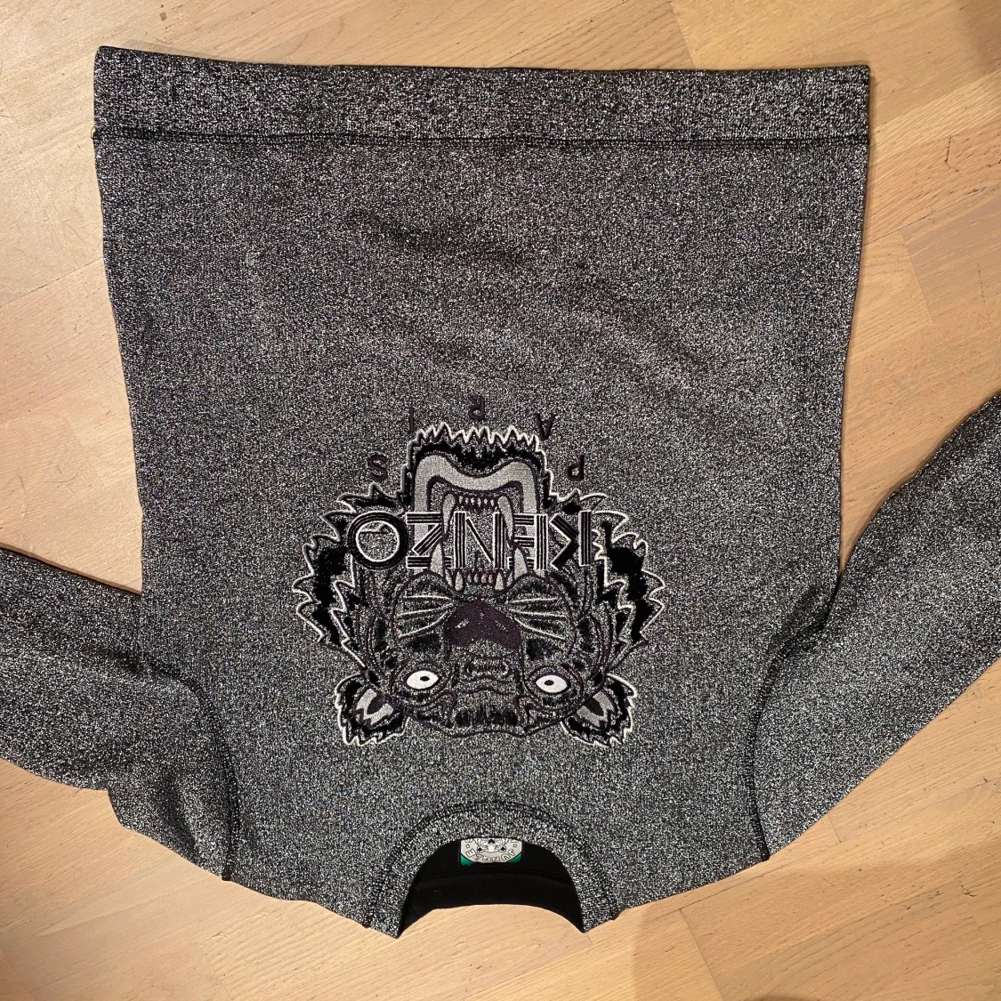 Skitsnygg glittrig kenzo  tröja 😍❤️ - 90