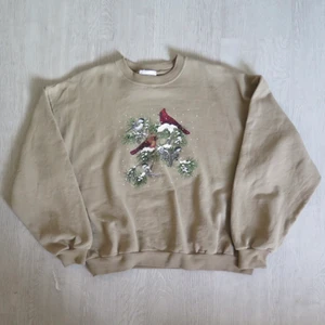 beige sweatshirt -  Beige sweatshirt med tryck på strl L. Passar bra som oversize om man har mindre strl :) 66 kr spårbar frakt.  Skicka meddelande vid frågor/fler bilder!  Notera att små defekter kan finnas då den inte är ny. Större brister nämns tydligt i annonsen/visas på bild. OBS! Bud är bindande!!!!!!! 