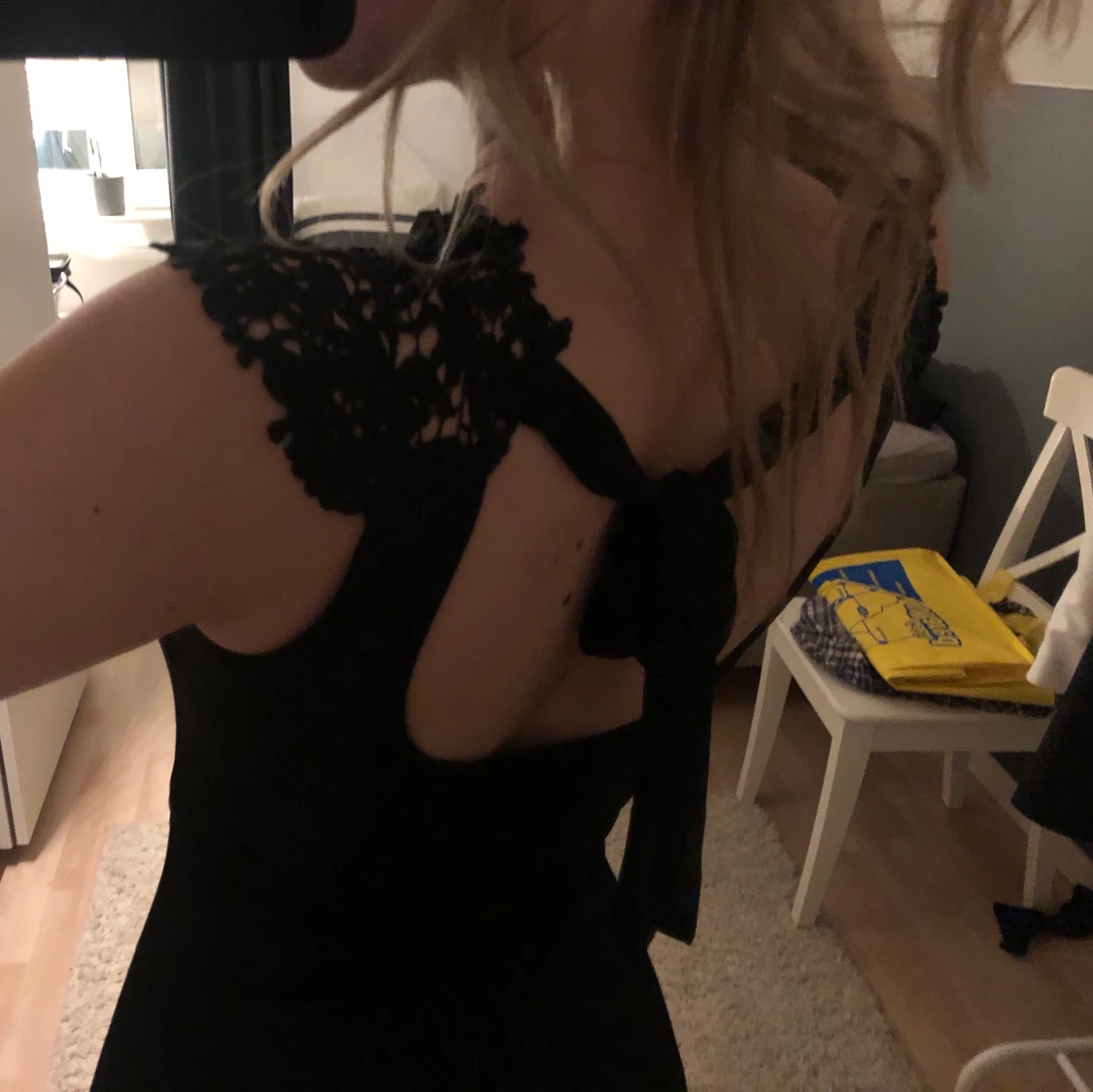 Festklänning med detaljer - 90