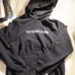 Svart hoodie - Svart fin hoodie med luva. Som ny