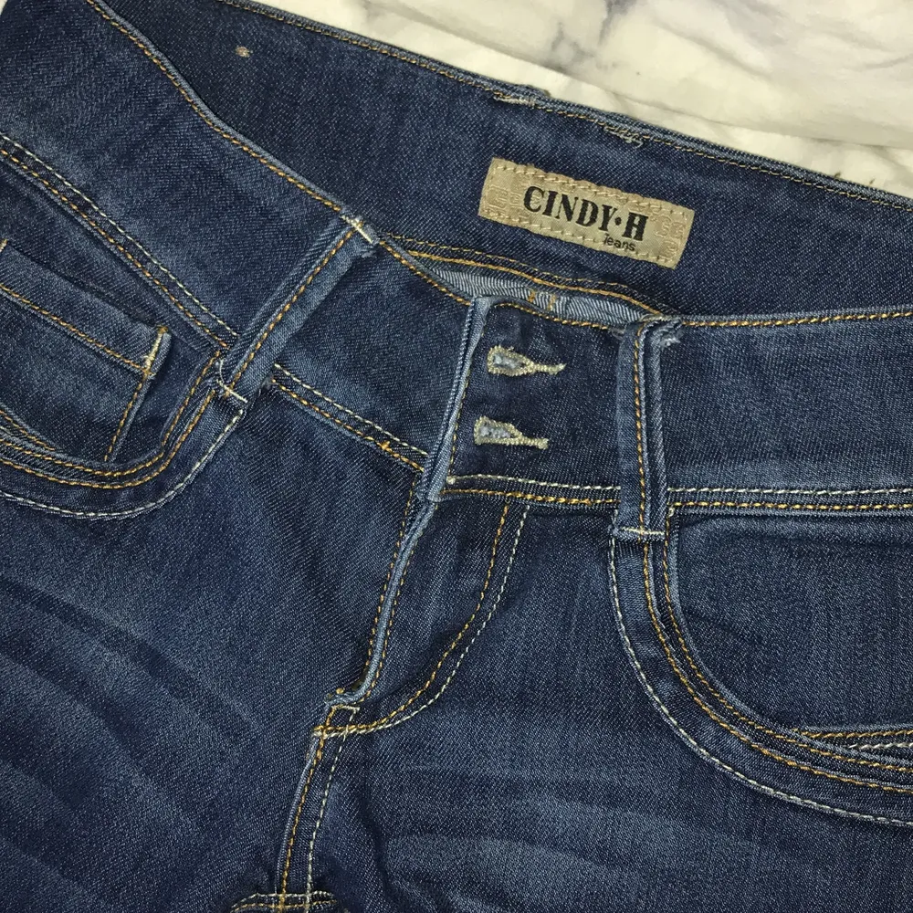 Skit snygga trendy lågmidjade jeans, använde mkt innan, skit fräscha. Från Cindy.h! BUDA!!!! Kan tyvärr inte visa dessa på då jag inte får på mig dem😊. Jeans & Byxor.