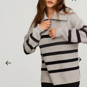 Helt ny slutsåld tröja  - Storlek M, sitter som en lite oversized S eller normal M! Helt ny med prislappen kvar 