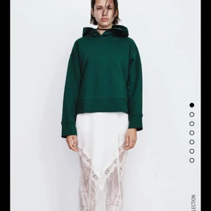 Grön hoodie  - Slutsåld tröja från zara som jag har använt 1 gång💖