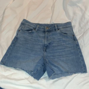 Culotte Highwaist Denim Shorts - nästan helt ny, strlk 36 från HM