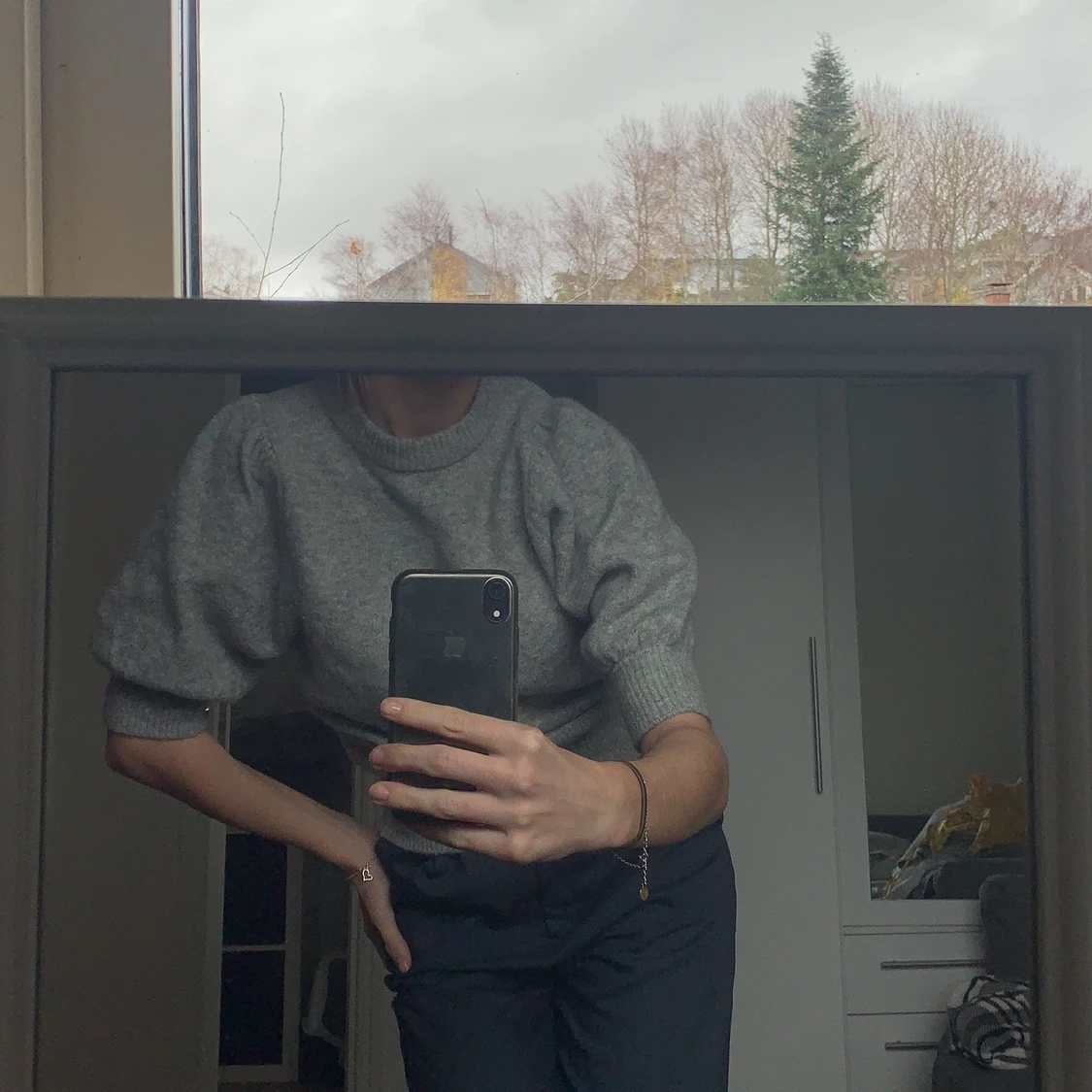 Grå stickad tröja med puffarmar  - 90