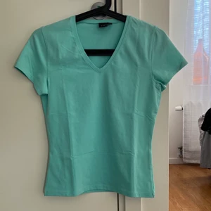 T-shirt  - Turkos t-shirt från rll’s oanvänd 