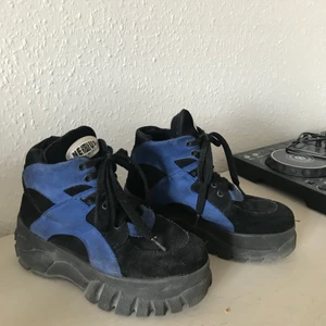 Skitfeta platåskor - Köpta på humana för 300kr, säljer för 150💜 höjer verkl en outfit på ett nice sätt (made in italy)