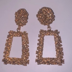 Örhängen - Jätte fina örhängen, använda en gång.