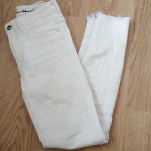 Vita jeans - Vita jeans i gott skick🌸, 149kr exklusive frakt! Storlek XS. 