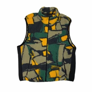 Stussy Fleece Vest - Snygg väst från Stussy. St XL men sitter som L. Använd väldigt få gånger och i princip nyskick. Nypris 1600kr. Bara att skriva vid funderingar! Billigare vid snabb affär. Gratis frakt 🚚 