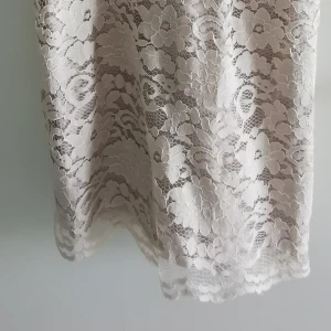 Spetsklänning - Spetsklänning som ny, använd 1 gång 