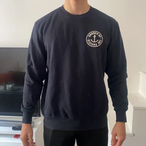 Tröja  - Svart tröja 