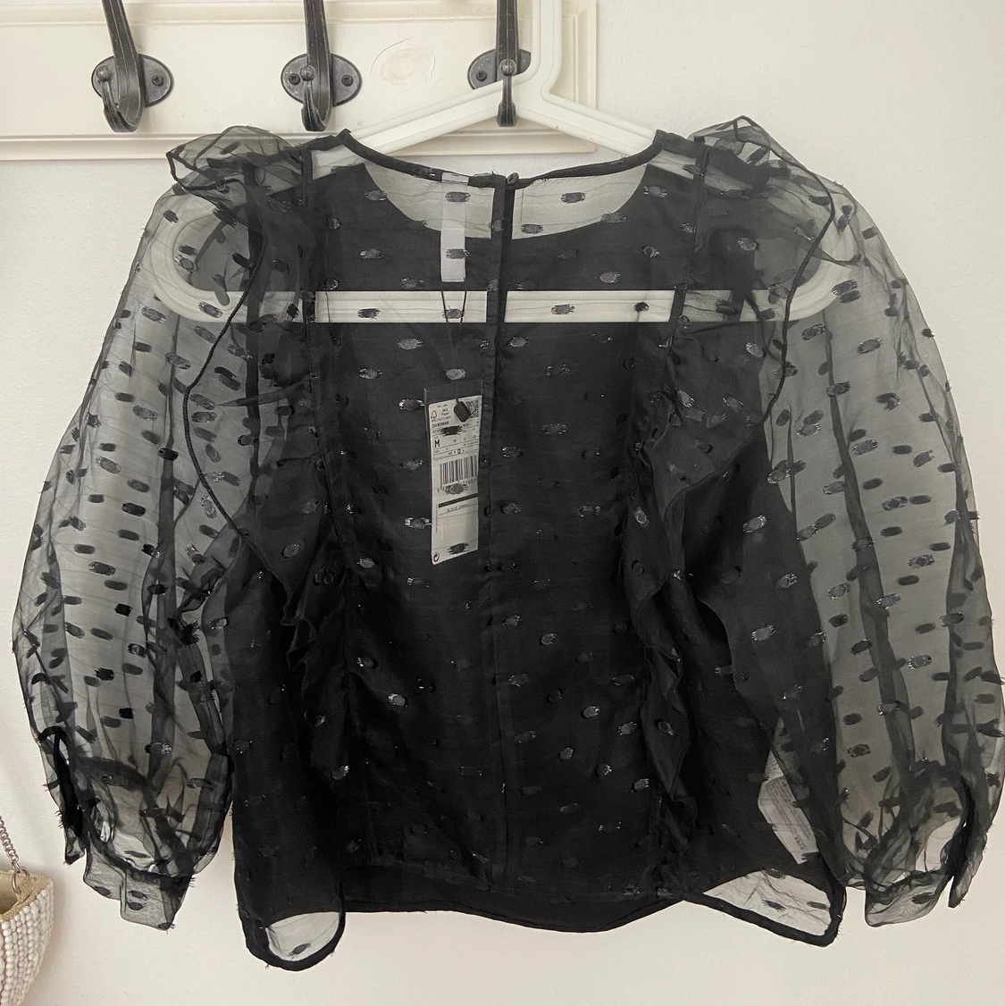 Halvtransperent prickig blus  - 91