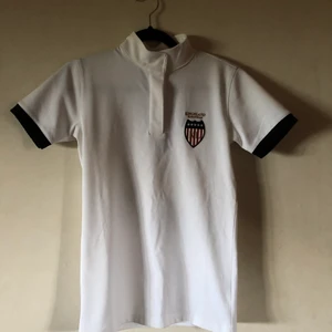 Helt ny kingsland tröja  - Helt ny vit kingsland tröja, aldrig använd. Nypris 600kr