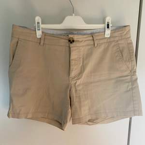 Säljer dessa beiga shorts från Bondelid i strl 40✨ Fint sick, 80kr + frakt☺️